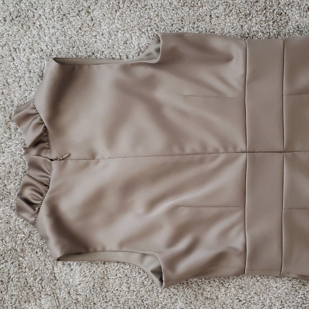 JESSICA HOWARD SIZE 4P RUFFLED V NECLINE SHEATH DRESS (NECKLACE NOT INCLUDED) - Picture 6 of 10